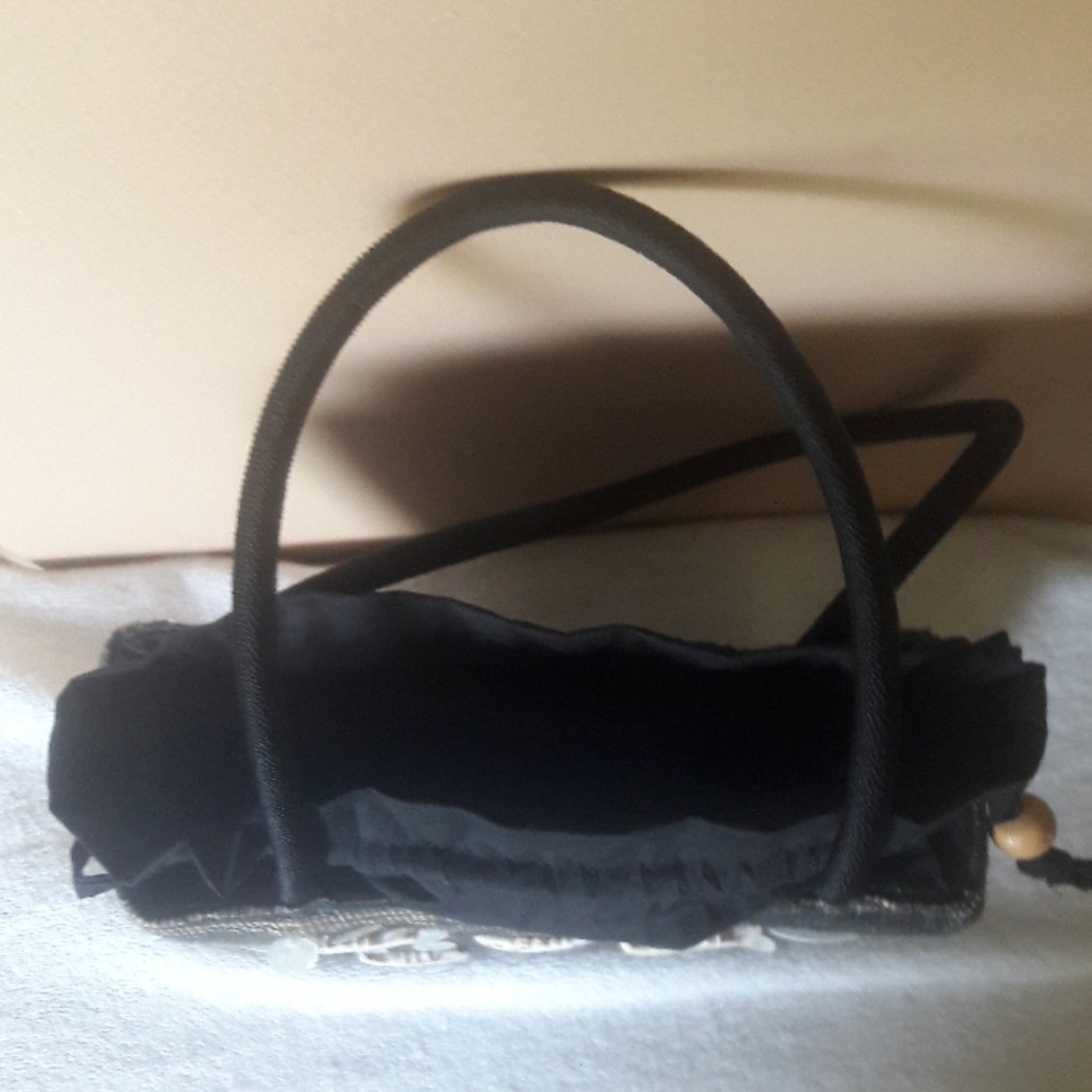 Handbag Decorated With Shells - Picture 7 of 7
